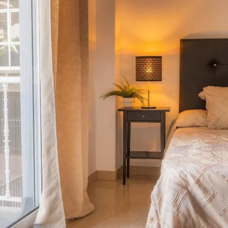 El Laurel, Remote Work Friendly, Center *